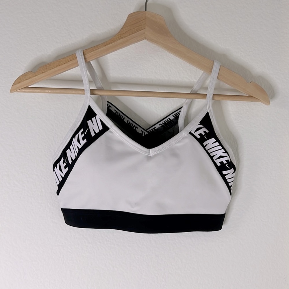 White & Black Nike sports bra with removable cups size medium